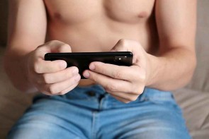Xem phim Sex trên Iphone có bị sao không?