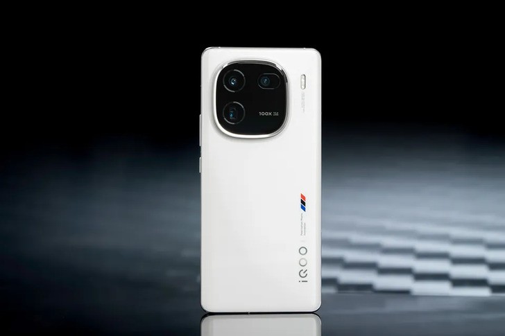 iQOO 12 Pro: Smartphone camera độc đáo-Snapdragon 8 Gen 3