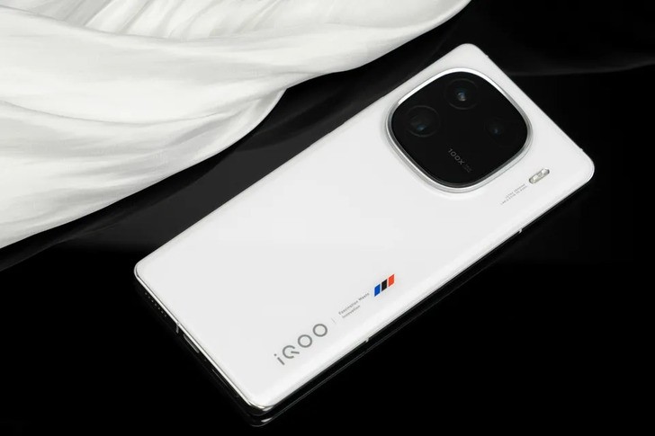 iQOO 12 Pro: Smartphone camera độc đáo-Snapdragon 8 Gen 3