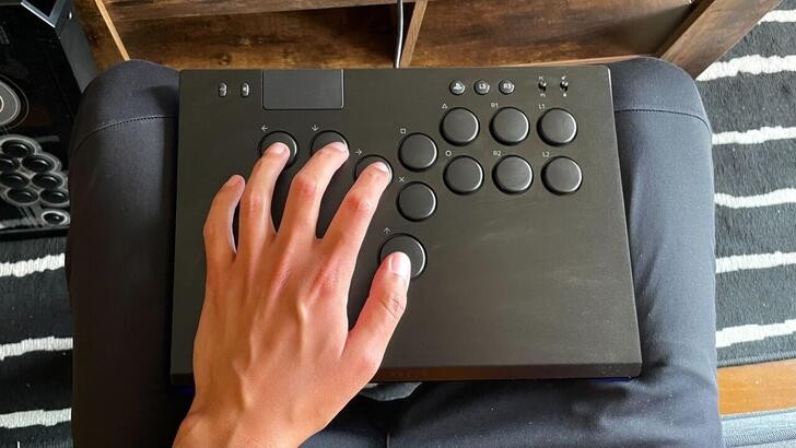 RAZER KITSUNE: Bàn điều khiển chuyên dụng cho game Arcade