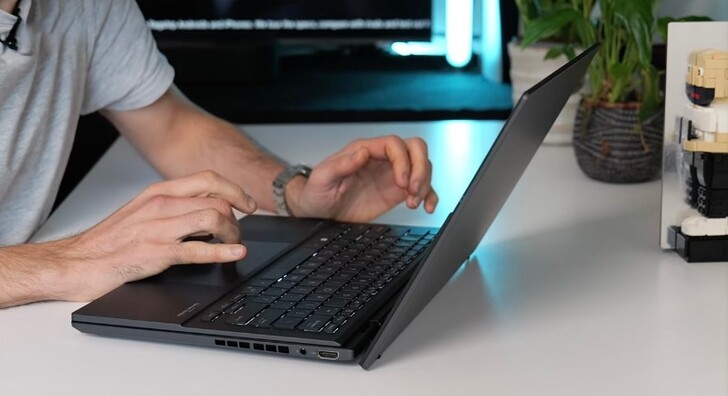 ASUS Zenbook Duo: Laptop với hai màn hình và bàn phím có thể tháo rời