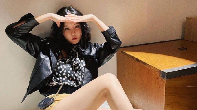 Hot girl Hàn đăng status gì mà khiến cộng đồng game thủ Việt chao đảo?