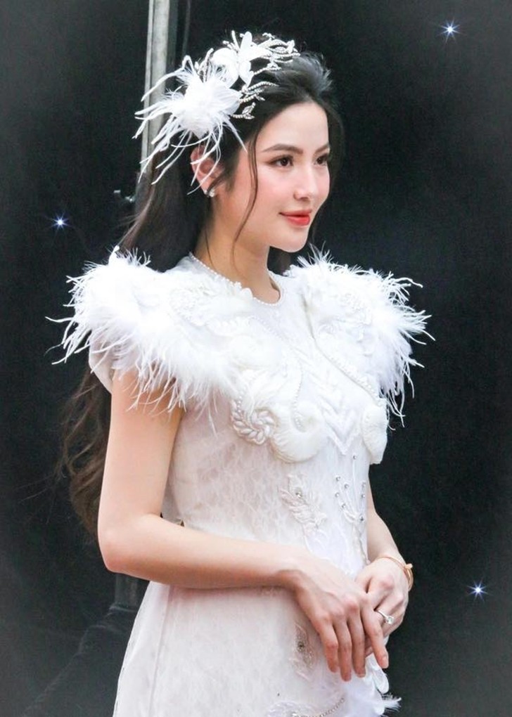 Vợ Quang Hải xinh đẹp trong ngày cưới, nhưng có điều này lạ lắm!
