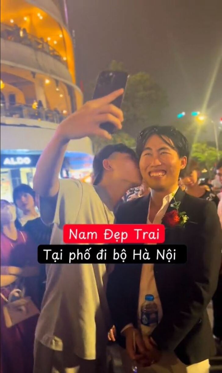 Nam Đẹp Trai lặn lội từ quê lên Hà Nội họp fan, tiết lộ từng bị tự kỷ