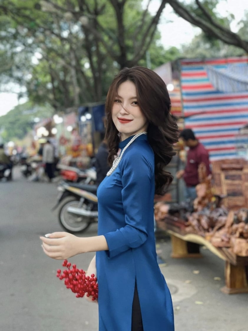 Ngắm nhìn nhan sắc bạn gái tiền đạo U23 Việt Nam với gu mặc 'khét' nhất làng WAGs