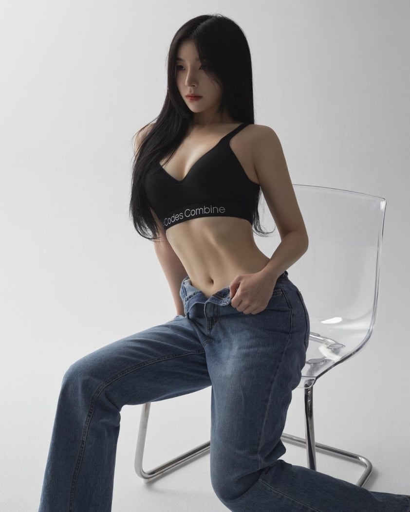 Hot girl Jo Yeon Ju khoe nhan sắc 'ngọt như kẹo', body nuột nà "chảy nước miếng"