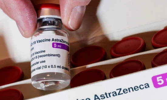 AstraZeneca thừa nhận vaccine COVID-19 có thể gây cục máu đông, gây tử vong