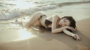Hot girl Thái Lan chiêu đãi các fan khi diện bikini khoe body 