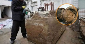 Nhóm công nhân hoảng hồn khi phát hiện thứ bên trong quan tài 700 năm