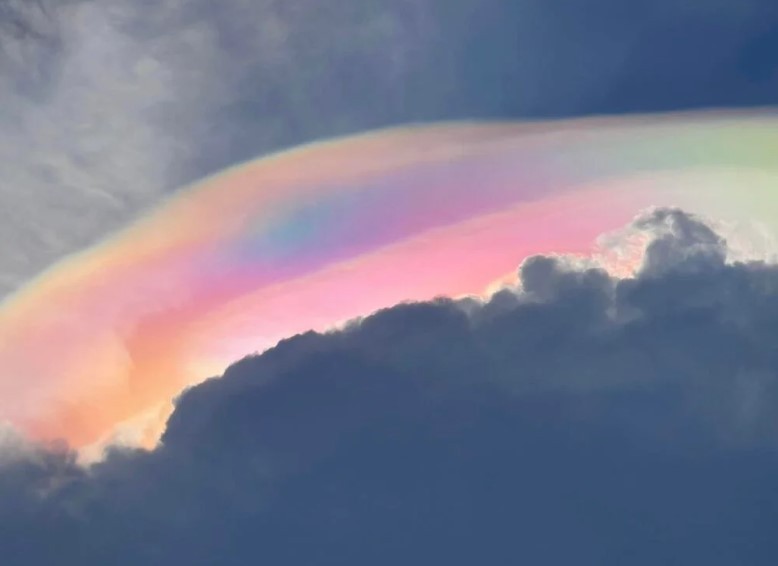 Giải mã hiện tượng đám mây "hào quang mười phương chư Phật" gây sốt mạng xã hội