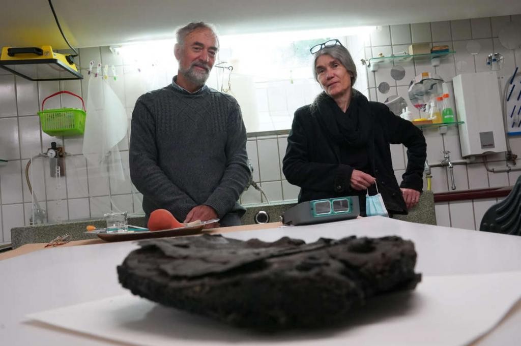 Tìm thấy 'bánh xác ướp' 79 tuổi có từ thời Thế chiến II trong một hầm rượu ở Đức