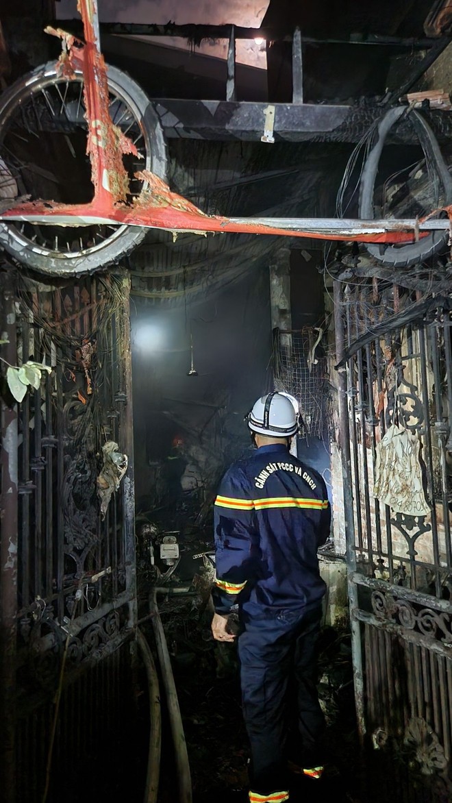 Cháy lớn tại nhà trọ khiến 14 người ra đi mãi mãi ở Cầu Giấy Hà Nội