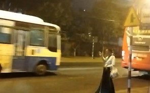 Tranh cãi việc ‘bỏ quên’ hành khách khiếm thị của xe buýt tỉnh Đắk Lắk