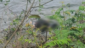 Phát hiện thi thể một thanh niên vác đá trên lưng tại hồ đá Làng đại học