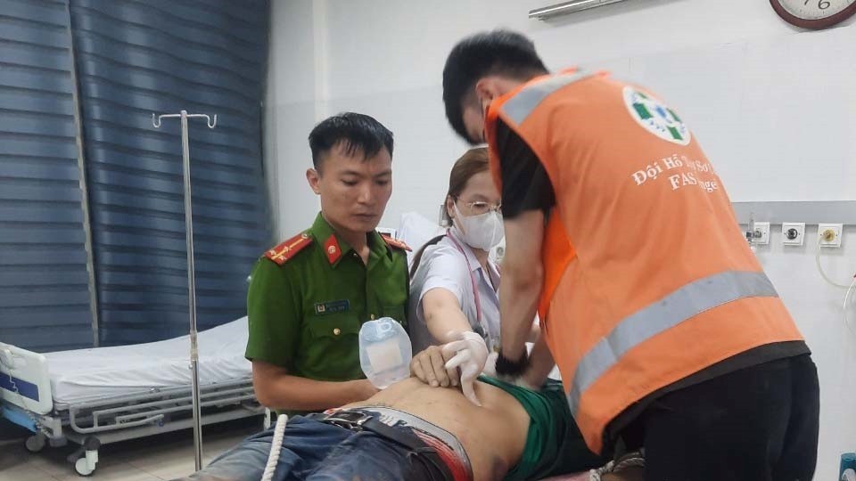 Hà Nội: Tai nạn sập tường khi đang phá dỡ nhà đè chết người!
