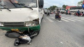 Long An: Kinh hoàng xe điên tông hàng loạt xe máy ở ngã tư gây thiệt mạng