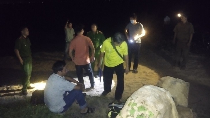 Nóng: Phát hiện xác chết kẹt trong bãi đá ở Bình Thuận
