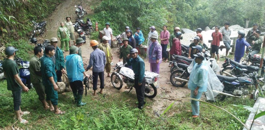 Tìm thấy thi thể hai cha con đi xe máy qua cầu tràn ở Hà Giang bị nước lũ cuốn trôi 