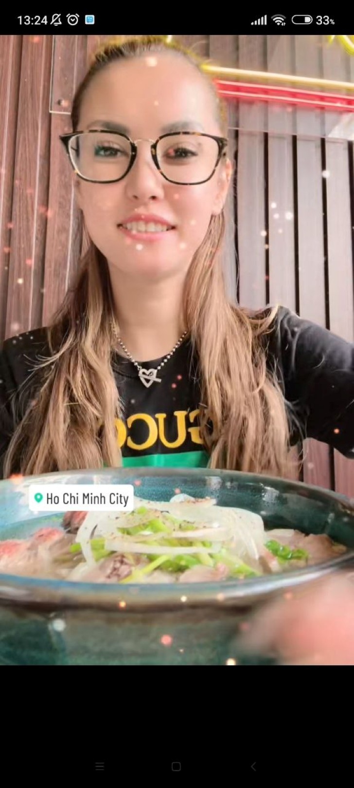 ‘Thánh nữ’ Maria Ozawa livestream bán hàng online, anh em chốt đơn rầm rầm!