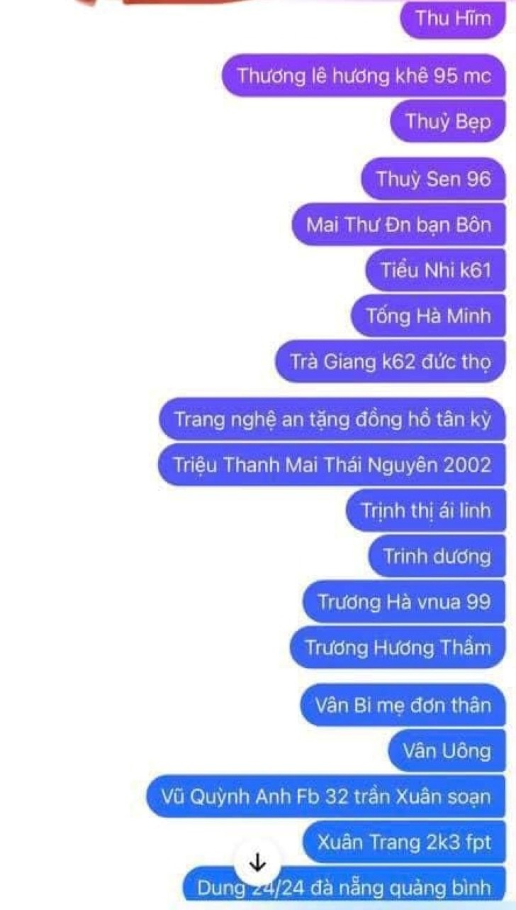 Lộ đoạn tin nhắn của thanh niên mua hoa tặng vợ cùng 10 em gái xinh tươi khiến ai nấy đều bái phục