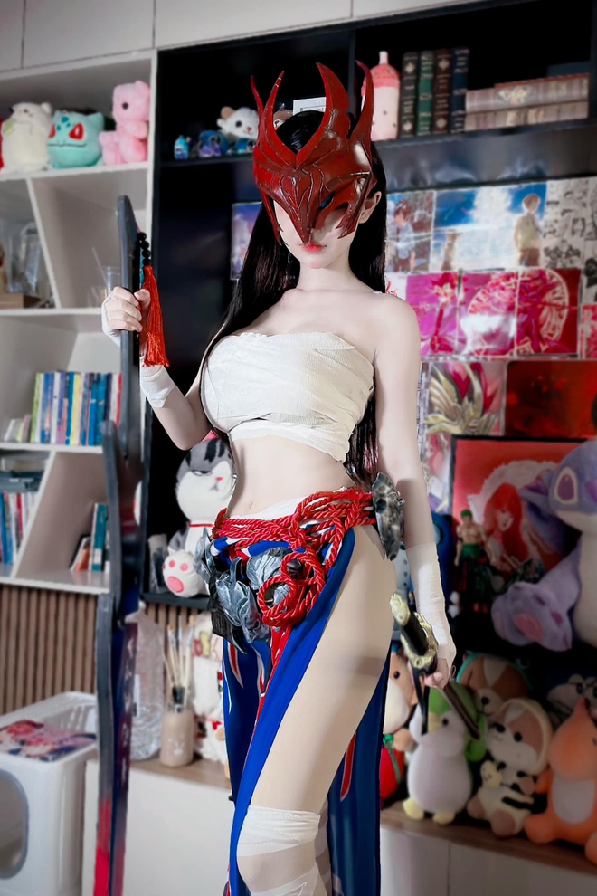 Gái xinh lộ ảnh hậu trường màn cosplay Yone kín cổng cao tường đầy hấp dẫn!