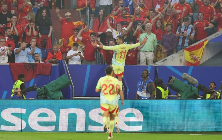Đánh bại Albania, Tây Ban Nha kết thúc vòng bảng với thành tích toàn thắng