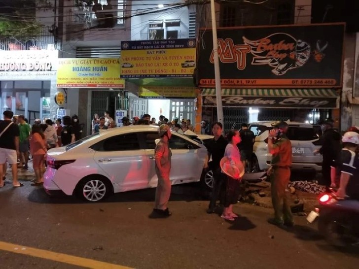 Vũng Tàu: Ô tô do người phụ nữ cầm lái tông liên hoàn nhiều xe khiến 2 người tử vong