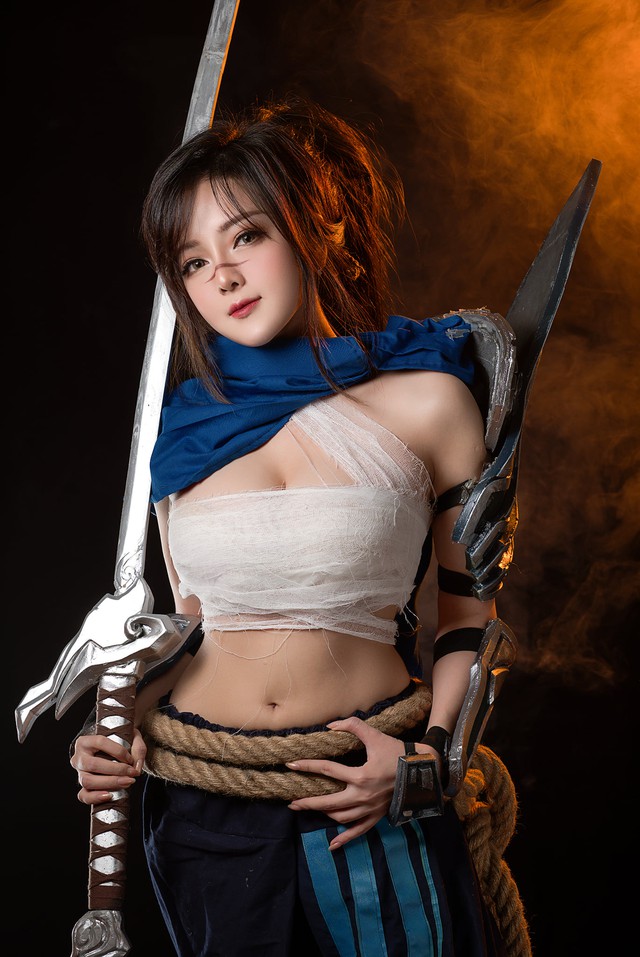 Thánh nữ cosplay tái xuất, vẫn quyến rũ như xưa