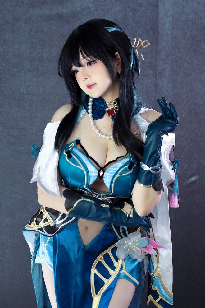 Thánh nữ cosplay tái xuất, vẫn quyến rũ như xưa