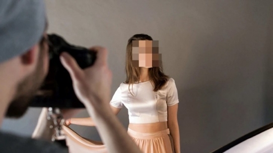 Phan Thiết: Đang chụp hình, chủ studio đè mẫu ảnh ra hiếp dâm