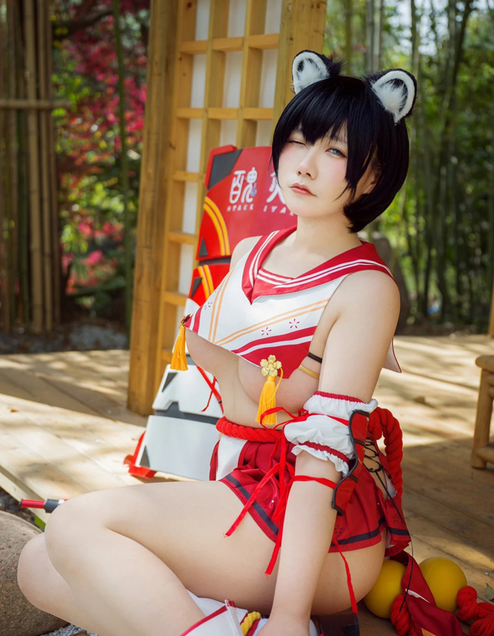 Cực phẩm Cosplay Kasuga Tsubaki từ Blue Archive khiến fan phấn khích tột độ