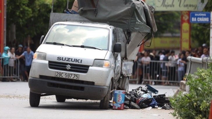 Hà Nội: Tai nạn giao thông, 4 mẹ con tử vong tại chỗ