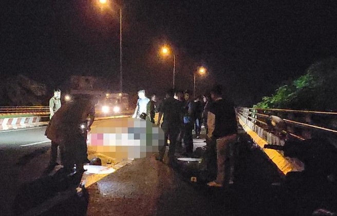 Cần Thơ: Tai nạn trên cầu vượt IC3 khiến 3 người đi xe máy tử vong
