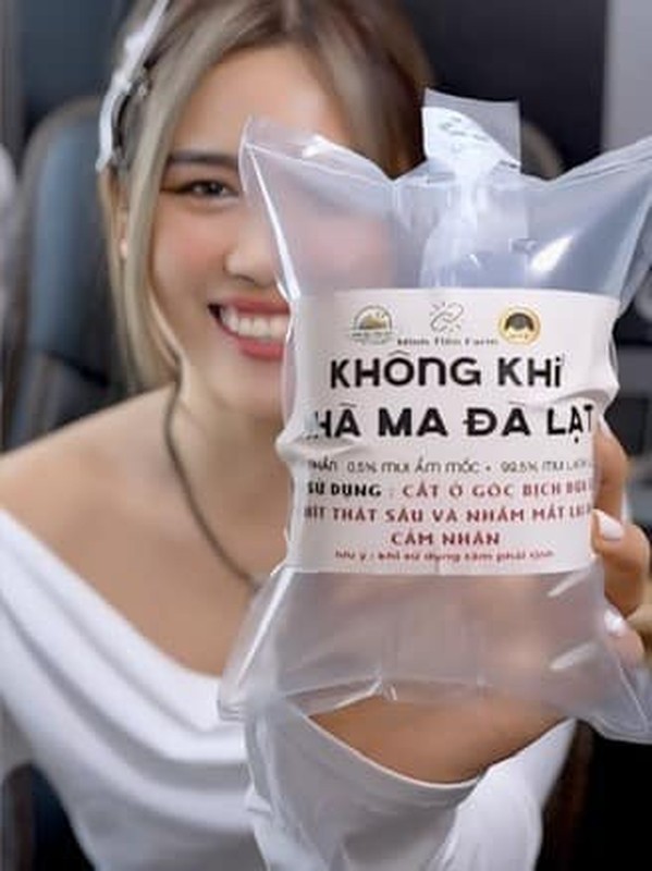 Bán túi "hít hà" độc đáo gây sốt mạng xã hội tại Đà Lạt