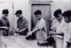 Xúc động trước những bức ảnh thời phổ thông của Tổng Bí thư Nguyễn Phú Trọng