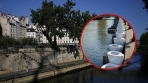Khó hiểu: Người dân Pháp tụ tập phóng uế trên sông Seine