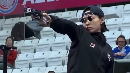 Nữ xạ thủ Hàn Quốc được săn đón như sao hạng A vì thần thái cực ngầu ở Olympic