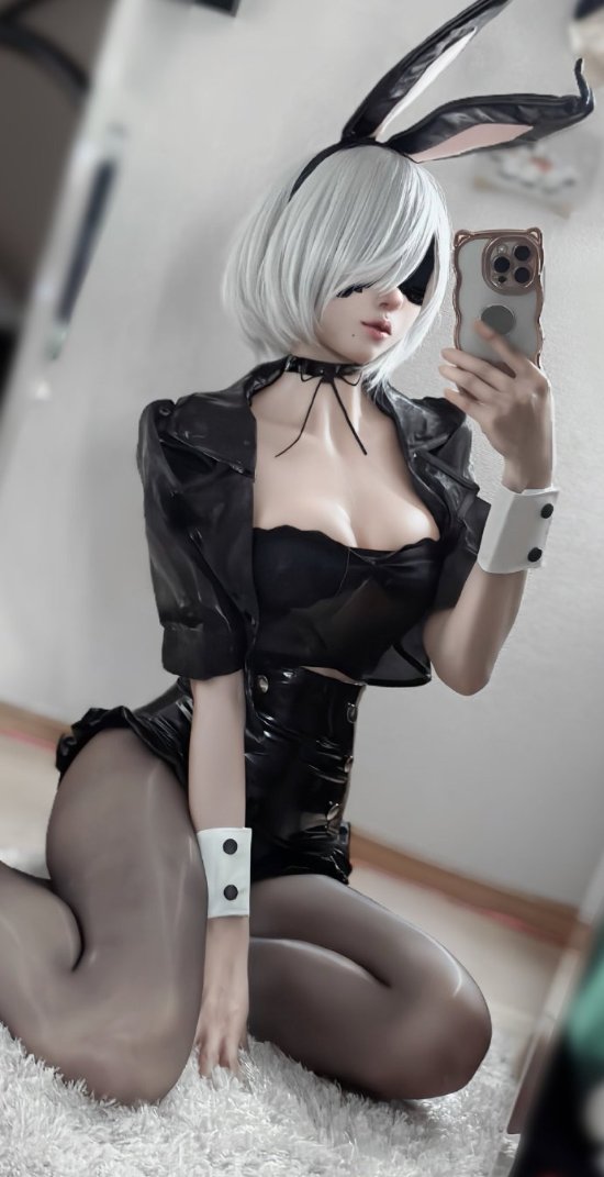 Cộng đồng dậy sóng với loạt ảnh cosplay 2B ‘đốt mắt’ fan vì quá nóng bỏng