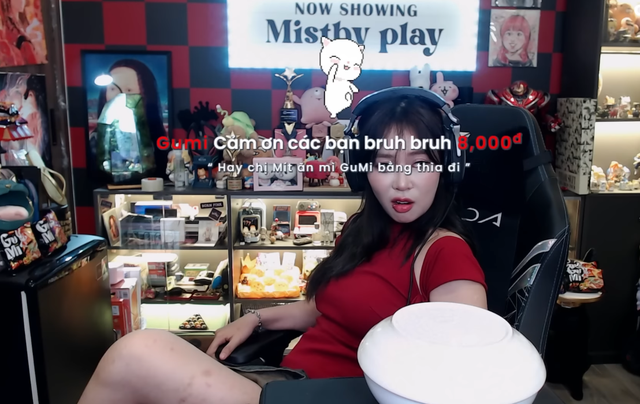 MisThy kéo váy lộ điểm bất thường trên stream khiến fan lo lắng