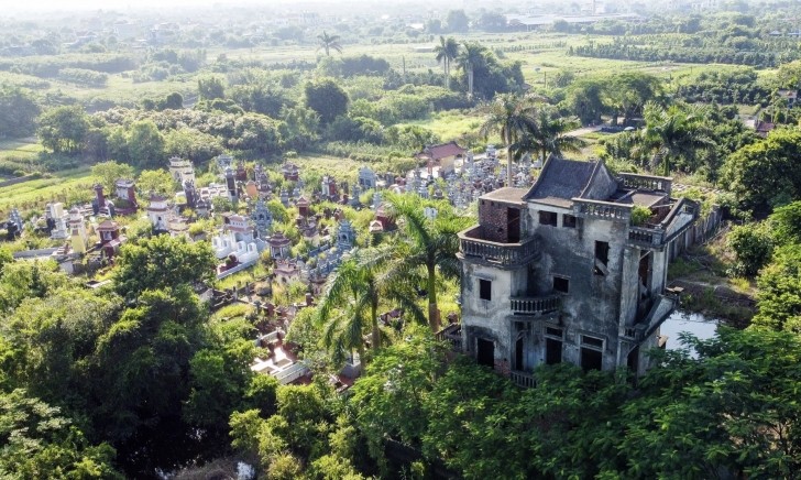 Nam Định: Căn biệt thự 3 tầng không ai dám ở vì hàng xóm xung quanh không phải là người