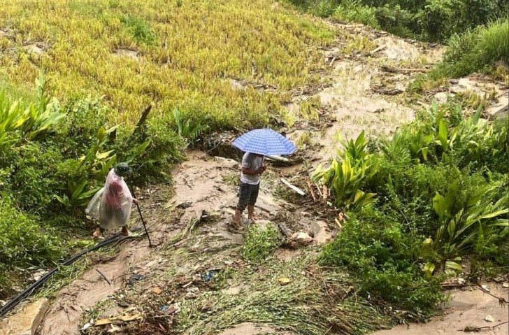 Lào Cai: Cận cảnh trục vớt thi thể bé trai bị cuốn theo dòng nước trong bão Yagi