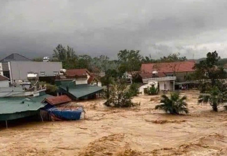 Quảng Ninh: Vỡ đập do bão Yagi, hơn 400 hộ dân chìm trong biển nước