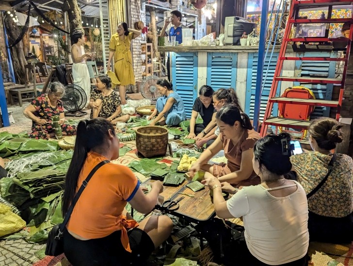 Cả nước hướng về miền Bắc: Từ gói bánh chưng đến áo phao, tấm lòng người Việt lan tỏa