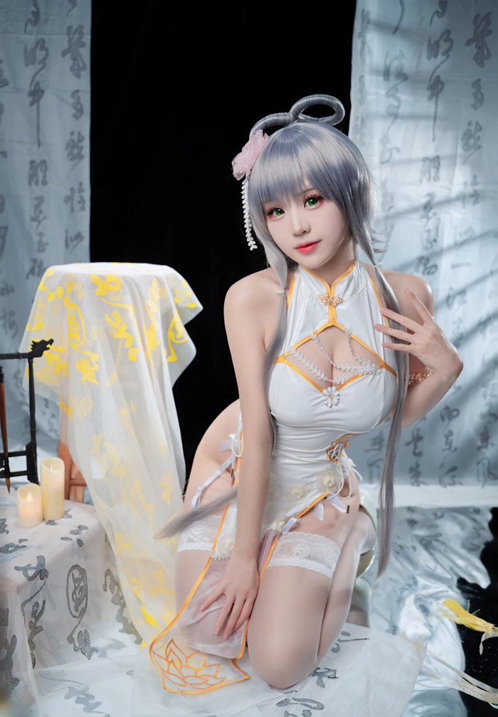 Cosplay Lạc Thiên Y sườn xám của Mikoww khiến anh em 