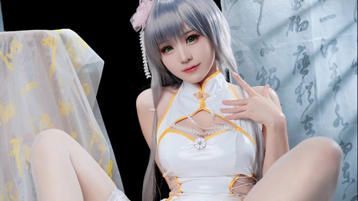 Cosplay Lạc Thiên Y sườn xám của Mikoww khiến anh em "liếm màn hình"