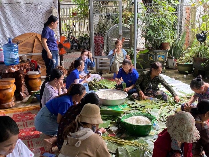 Cả nước hướng về miền Bắc: Từ gói bánh chưng đến áo phao, tấm lòng người Việt lan tỏa