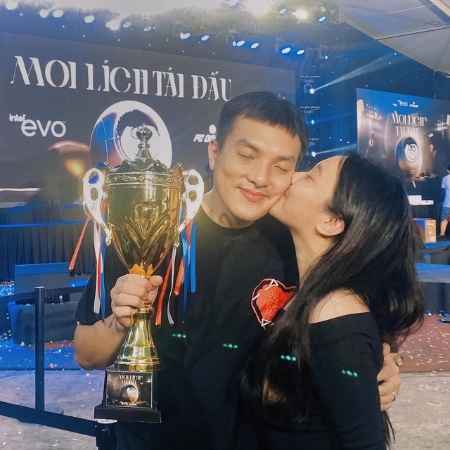 Nam Streamer 'check map' bạn gái, 'flex' vóc dáng không thua gì hot girl