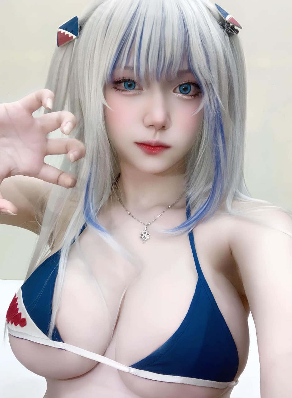 Top 1 làng cosplay liên tục 