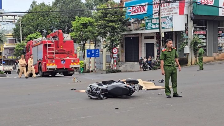 Xe chữa cháy tông chết người lái xe máy đang trên đường cứu người khác