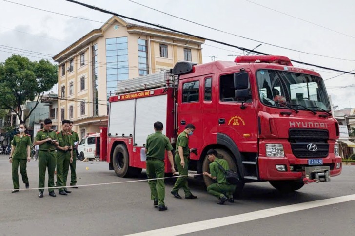 Xe chữa cháy tông chết người lái xe máy đang trên đường cứu người khác